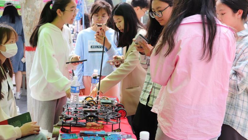以下是一些在知识图谱领域具有较高知名度的厂家：